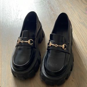 Princess Polly, black loafers with gold chain